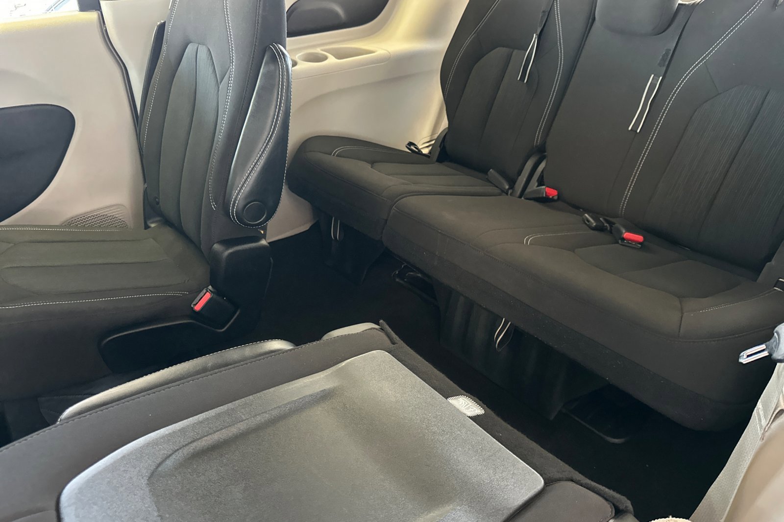 2023 Chrysler Pacifica LX photo 12