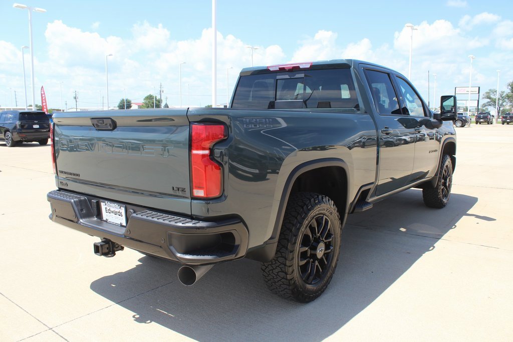 2025 Chevrolet Silverado 2500HD LTZ photo 3