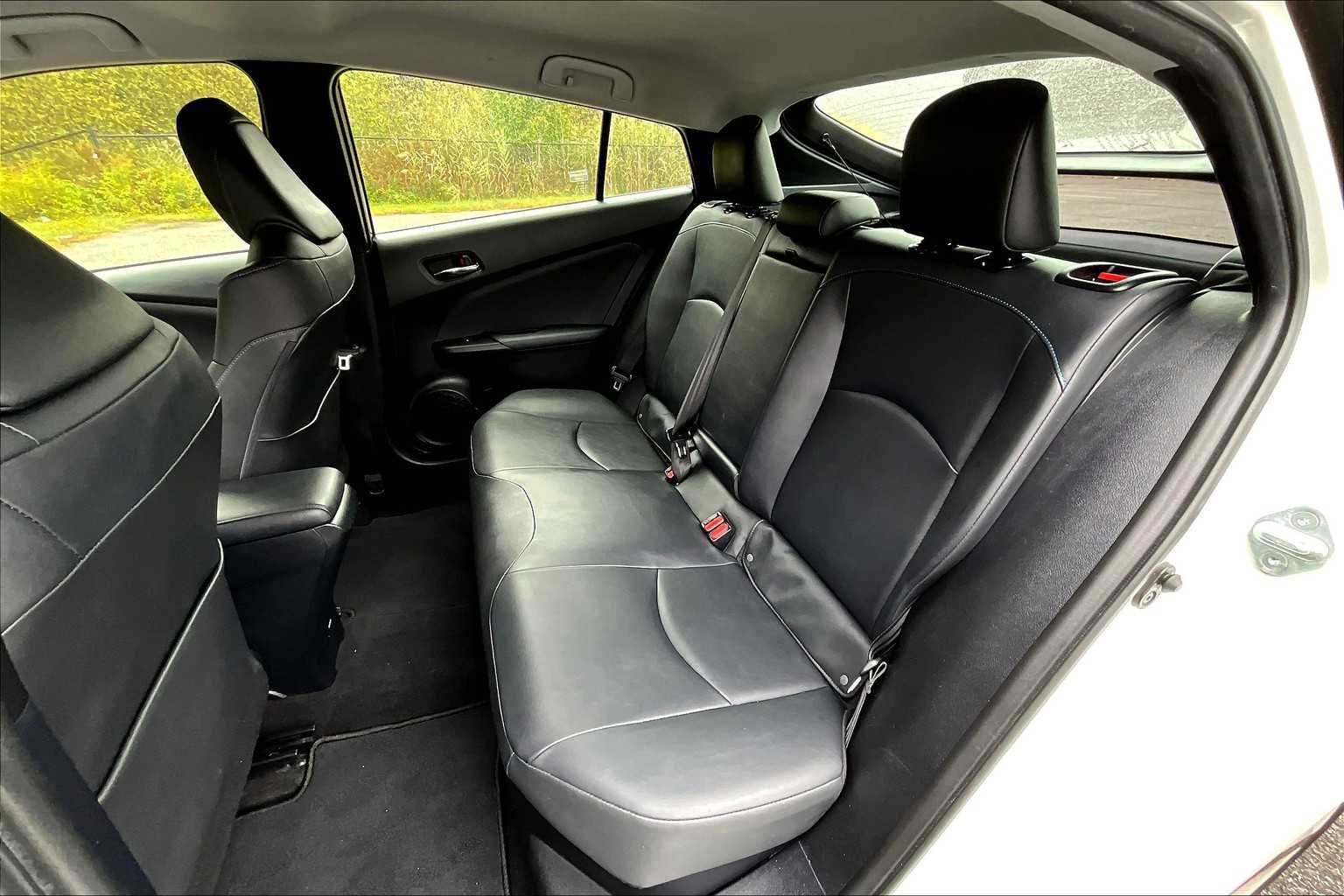 2016 Toyota Prius Three Touring photo 20
