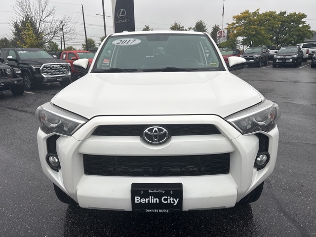 2017 Toyota 4Runner SR5 photo 8