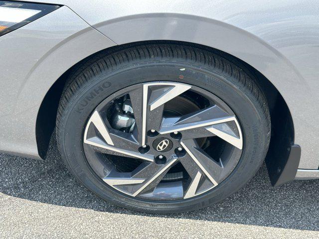 2025 Hyundai Elantra SEL Sport photo 11