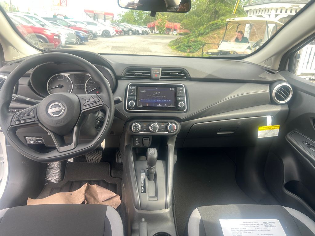 2025 Nissan Versa 1.6 S photo 12