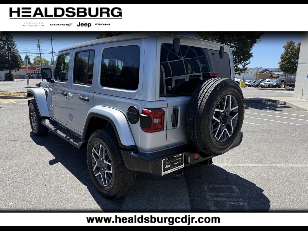 2024 Jeep Wrangler Sahara photo 3