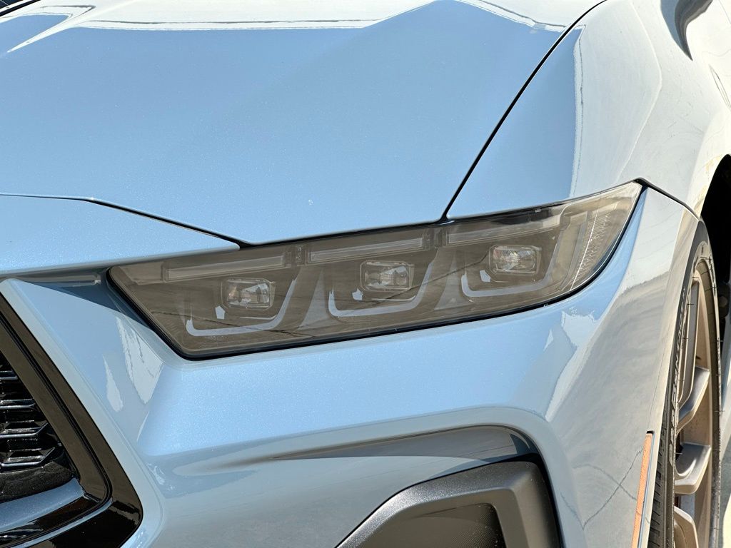 2025 Ford Mustang GT Premium photo 4