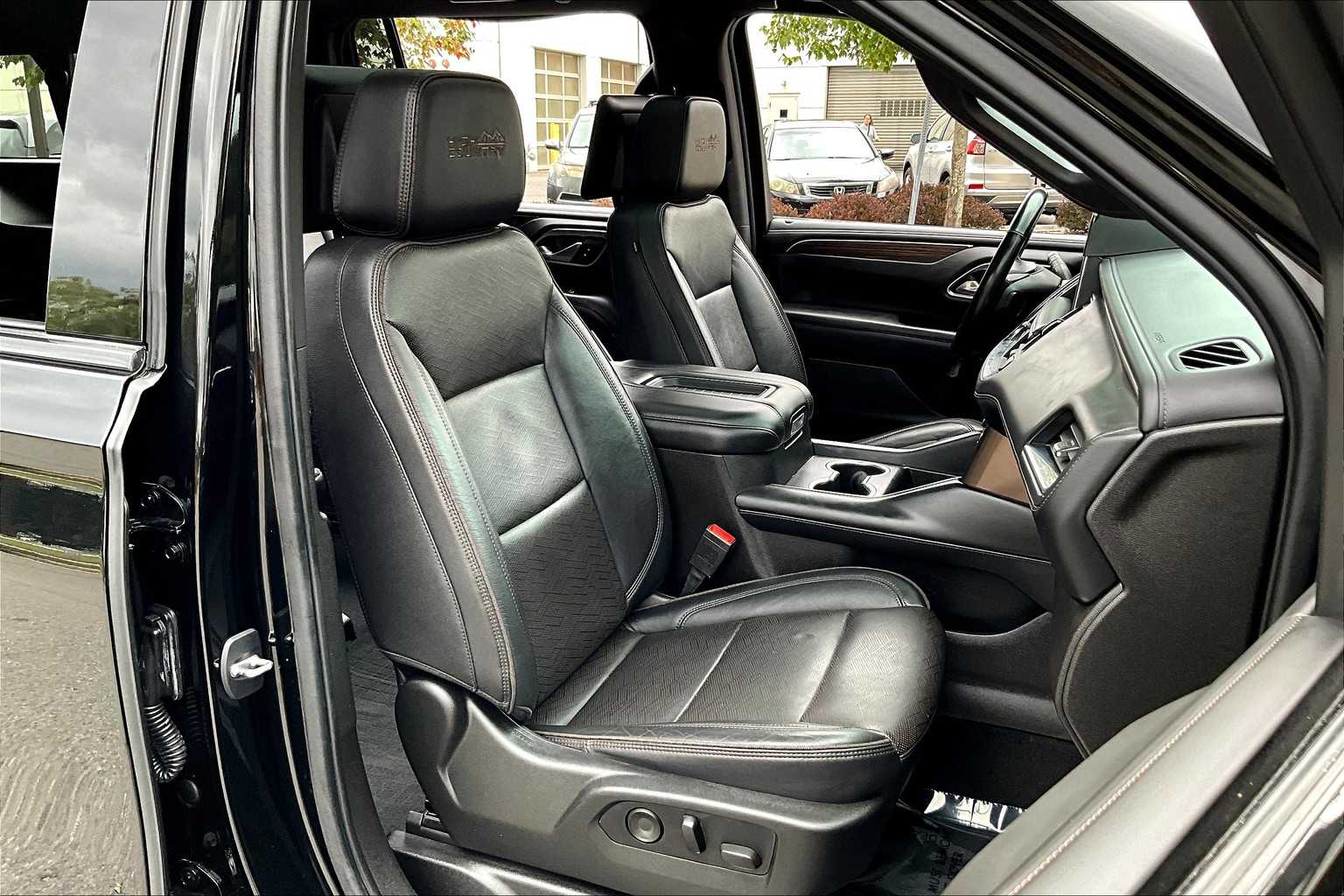 2021 Chevrolet Suburban High Country photo 8