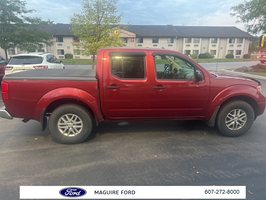 2015 Nissan Frontier SV Crew Cab photo 3