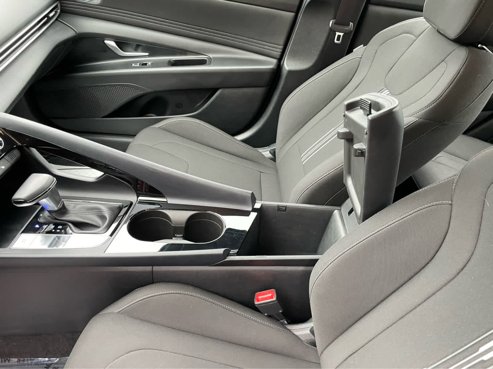 2022 Hyundai Elantra SEL Convenience photo 25