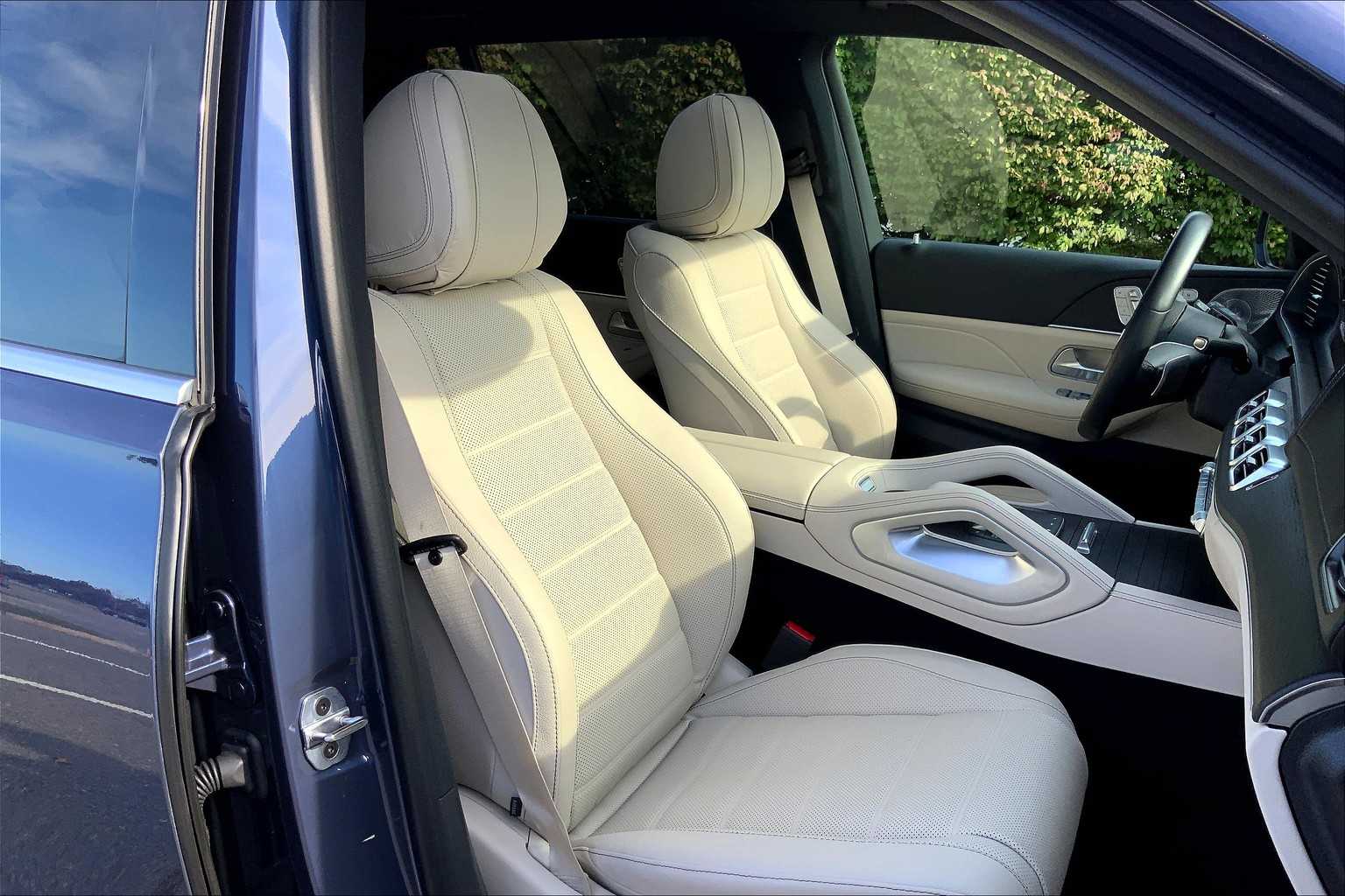 2025 Mercedes Benz GLS 450 4MATIC photo 7