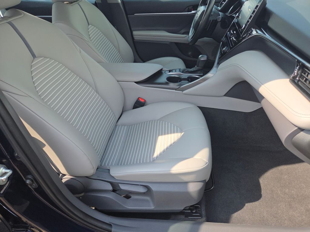 2021 Toyota Camry Hybrid SE photo 23