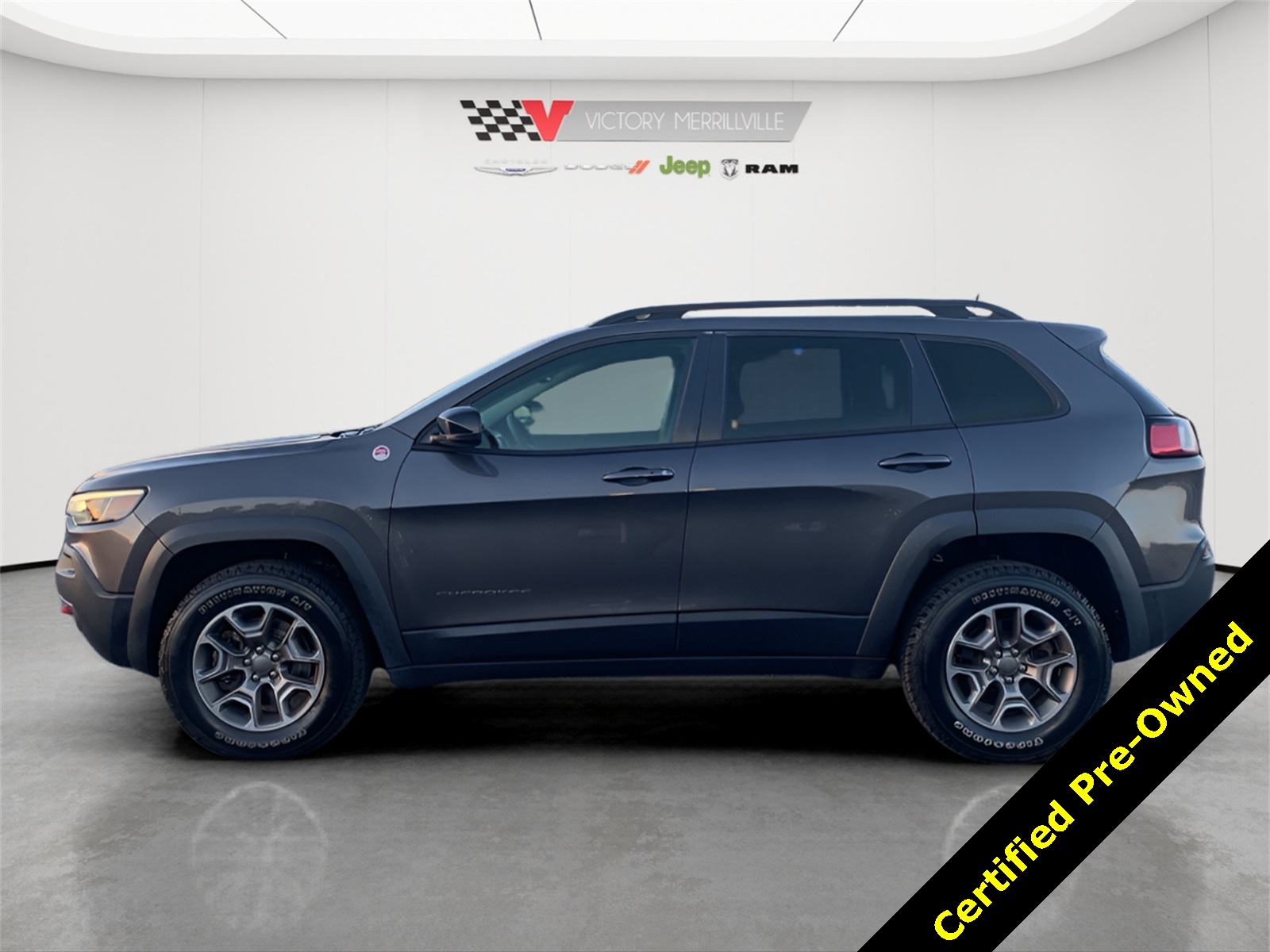 2022 Jeep Cherokee Trailhawk photo 2