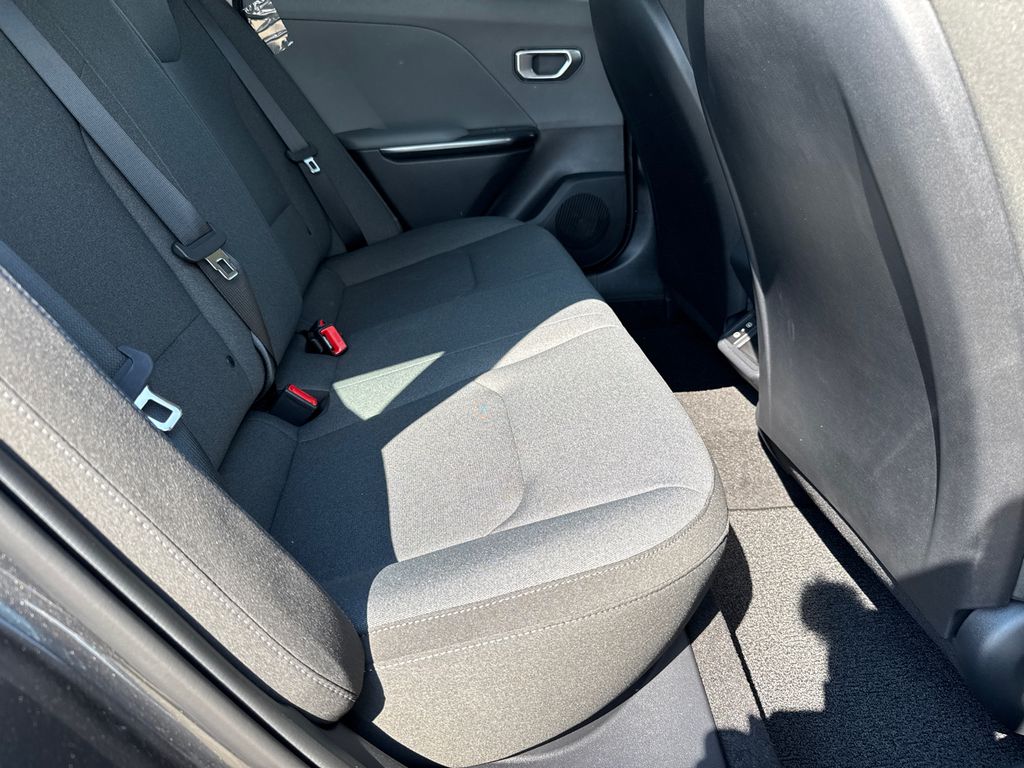 2025 Kia K4 LXS photo 15