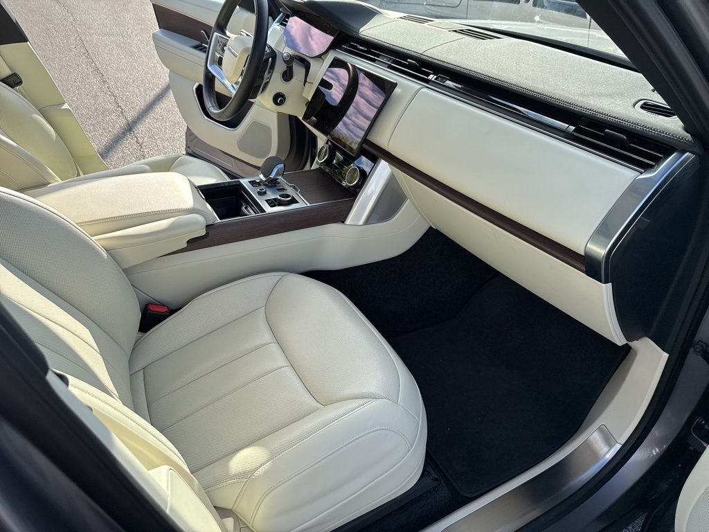 2023 Land Rover Range Rover SE photo 22