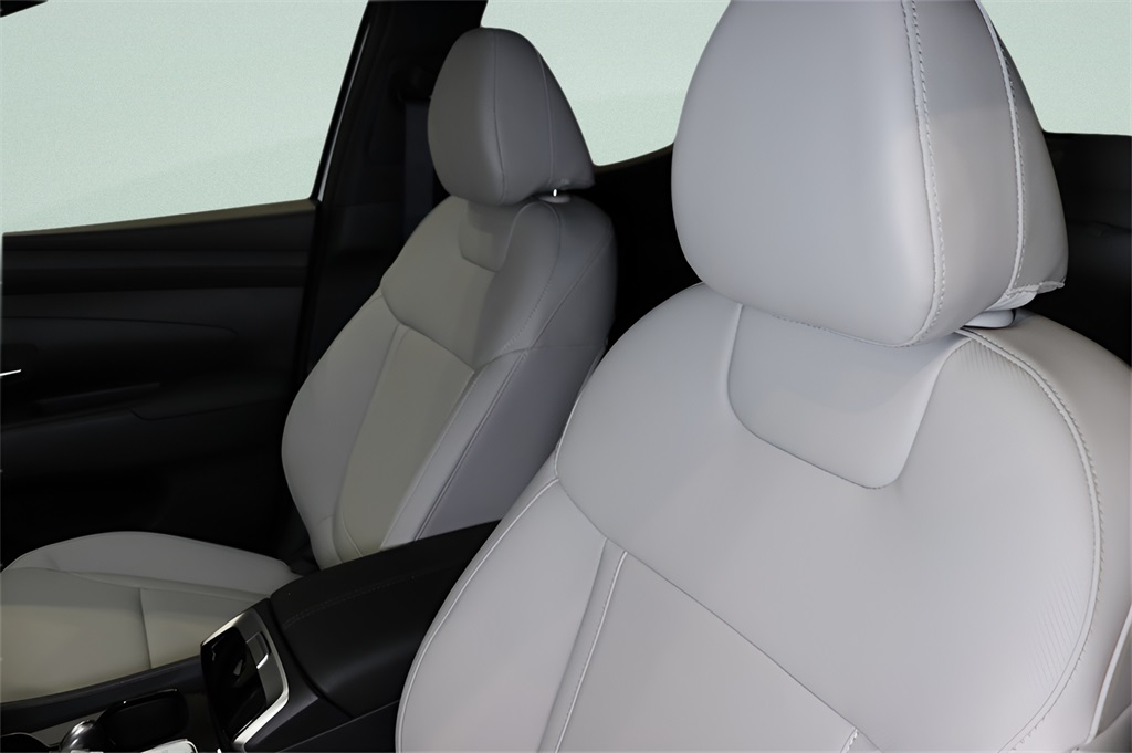 2025 Hyundai Santa Cruz SEL photo 2