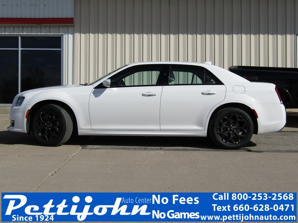 New 2023 Chrysler 300 Touring 4D Sedan in Bethany 23145 Pettijohn