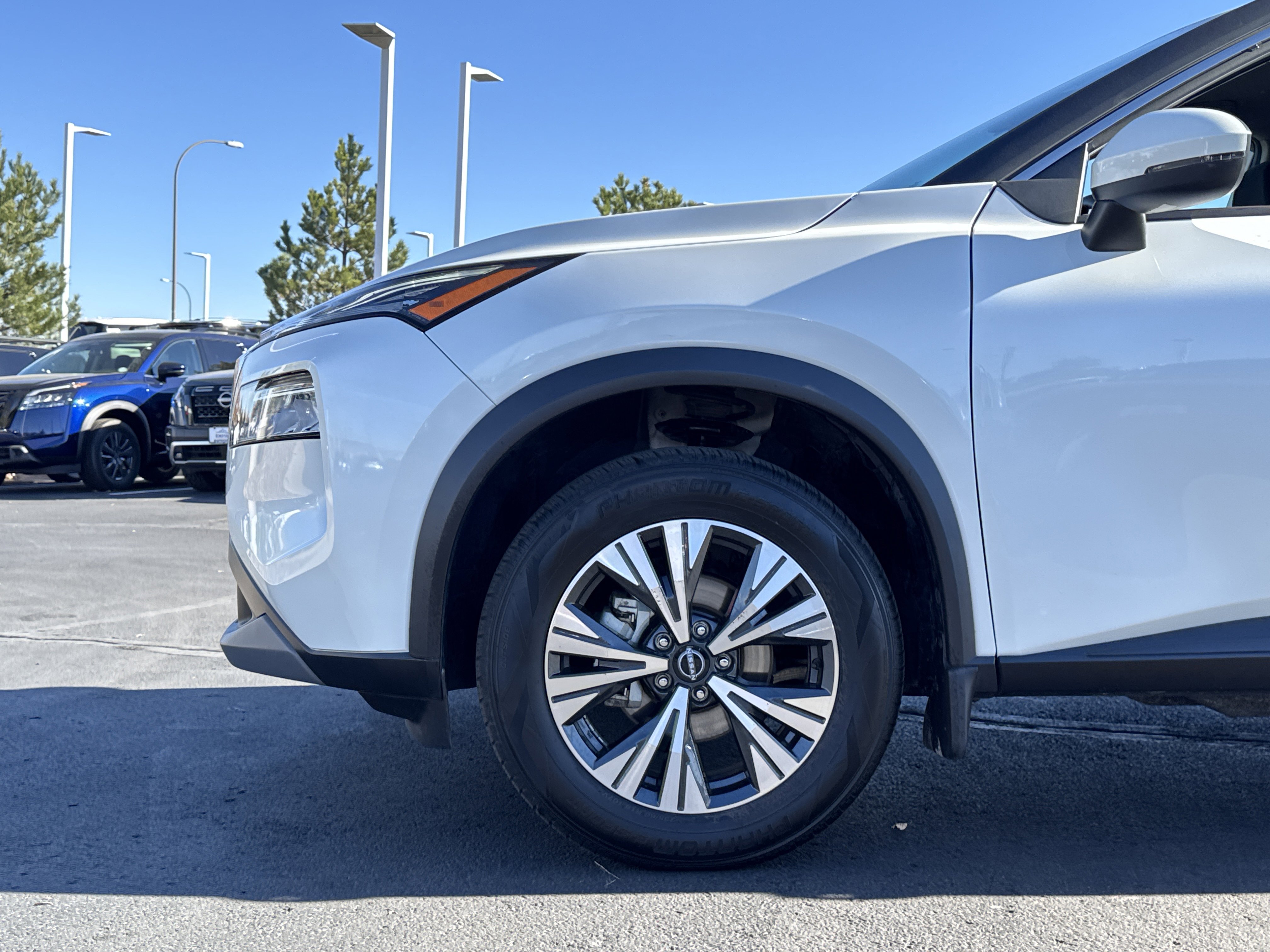 2023 Nissan Rogue SV photo 3