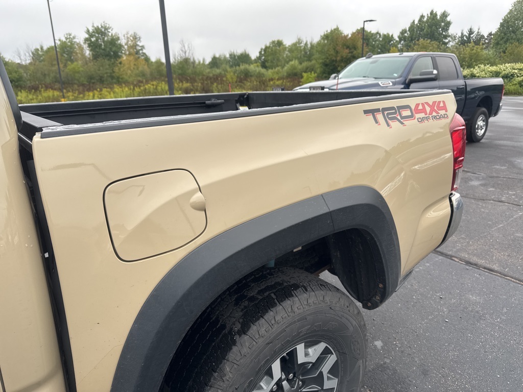 2018 Toyota Tacoma TRD Off-Road photo 14