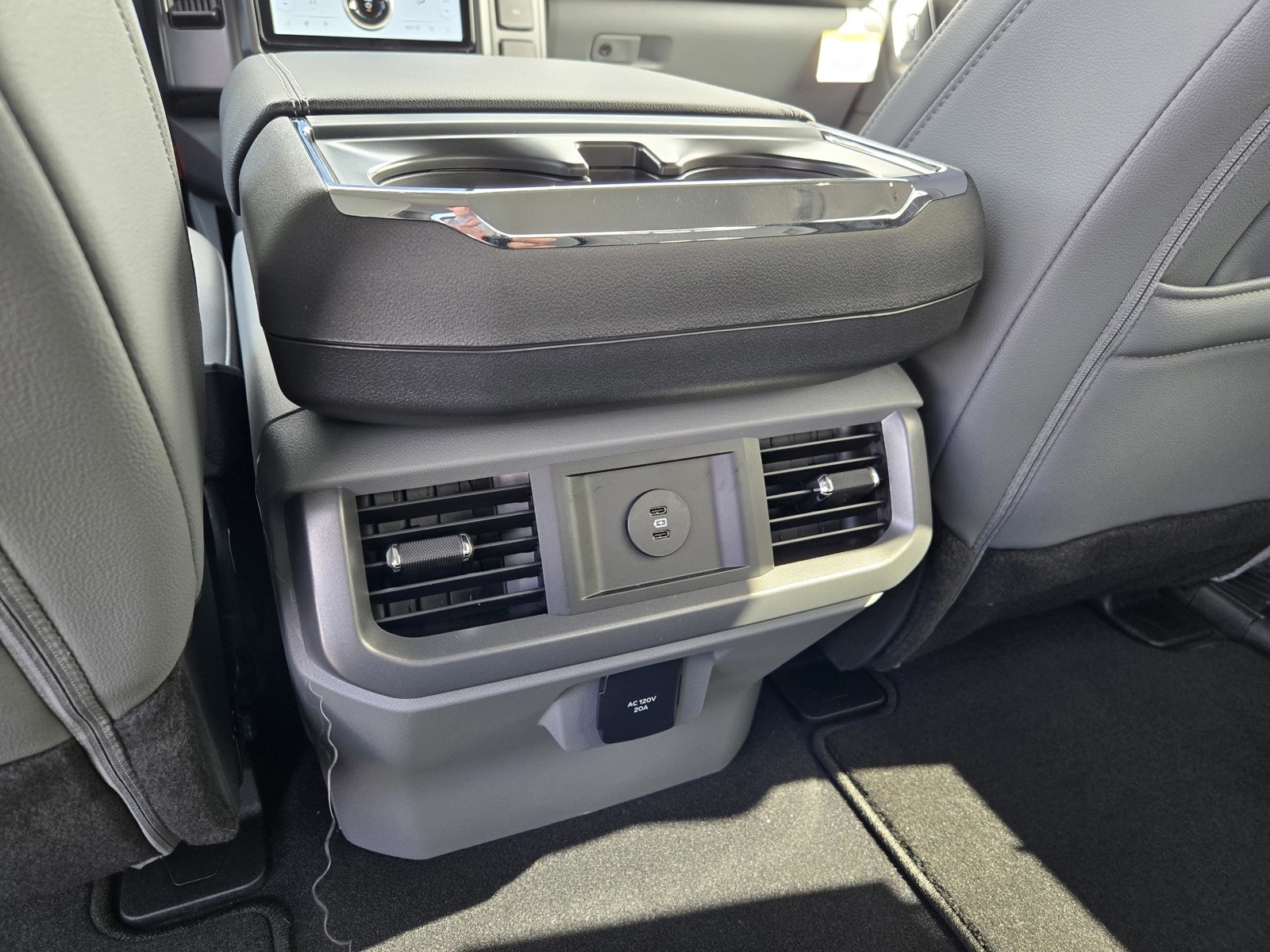 2025 Ford F-150 Lightning photo 7