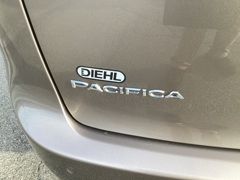 2018 Chrysler Pacifica Limited photo 11