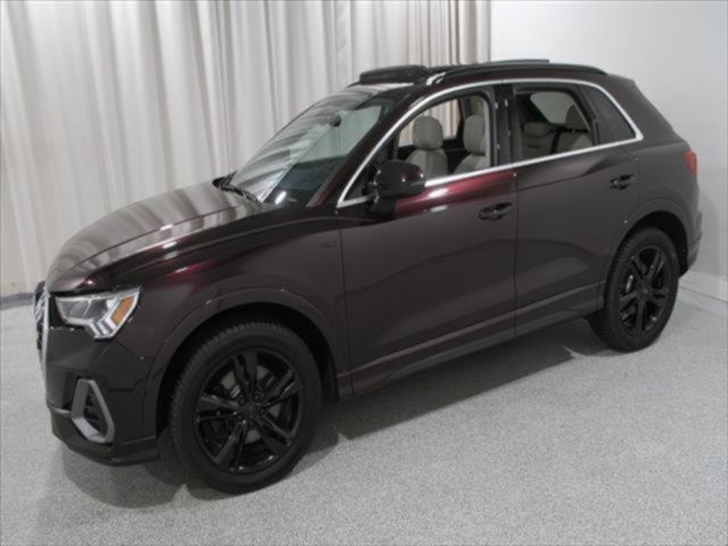 2019 Audi Q3 S line Premium Plus photo 2