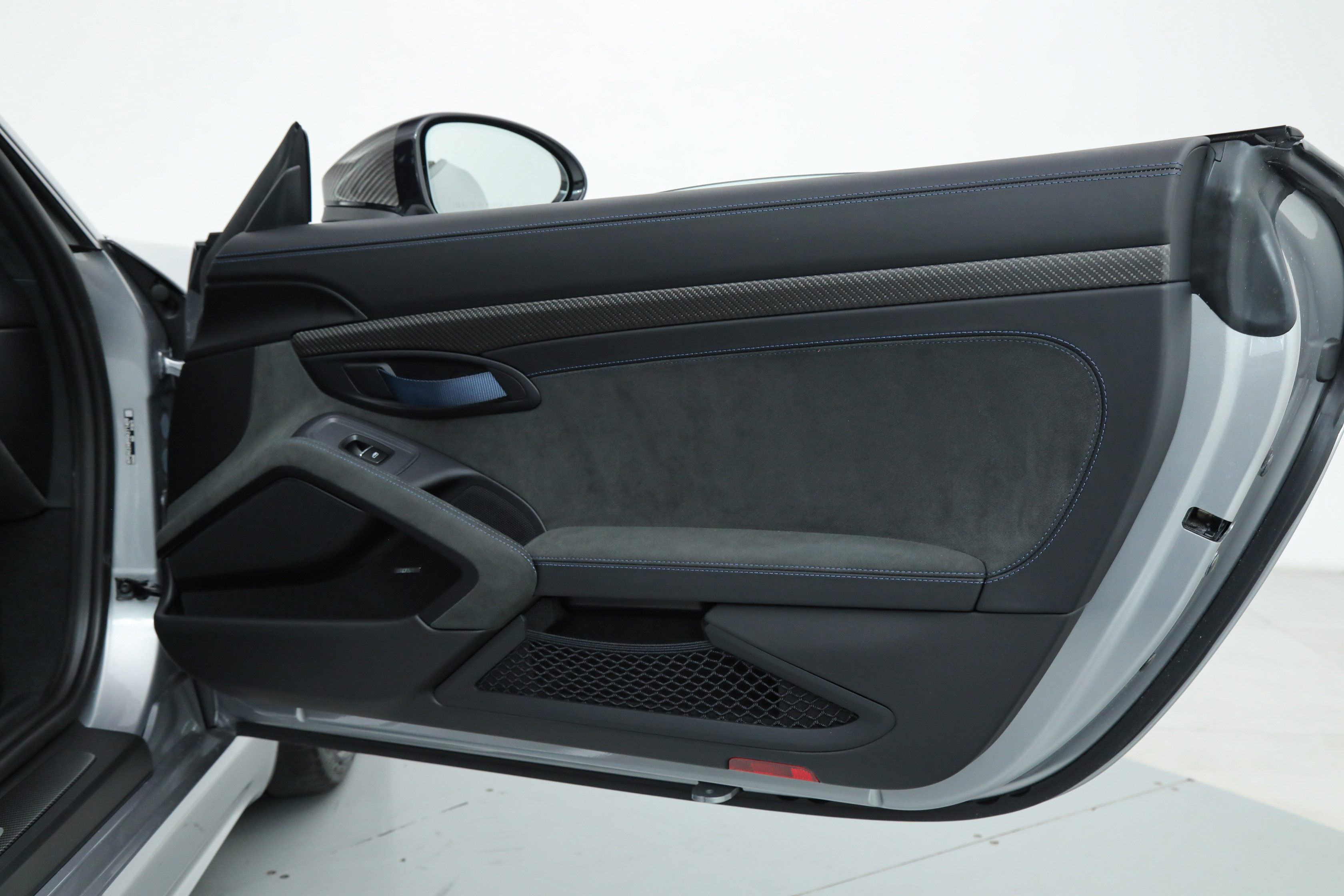 2025 Porsche Cayman GT4 RS photo 34