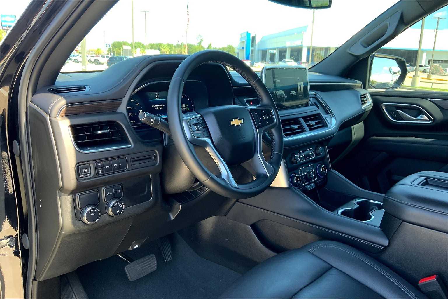 2024 Chevrolet Suburban LT photo 16