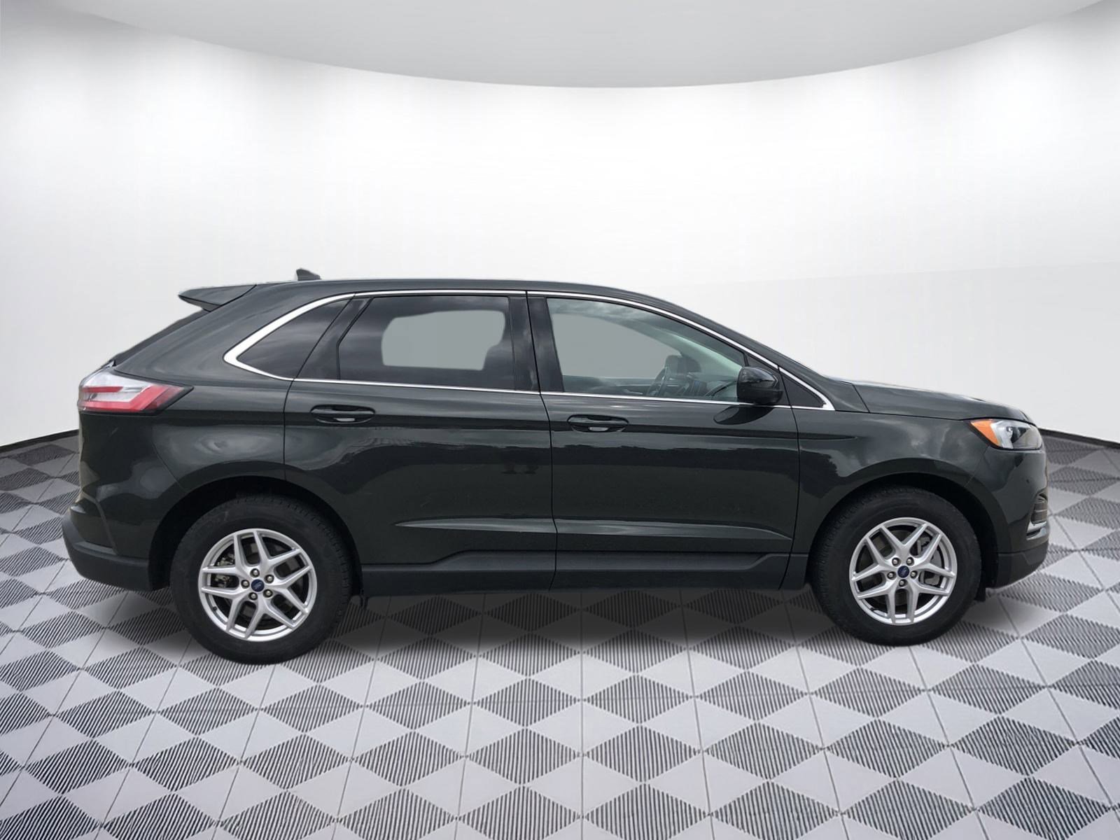 2022 Ford Edge SEL photo 8