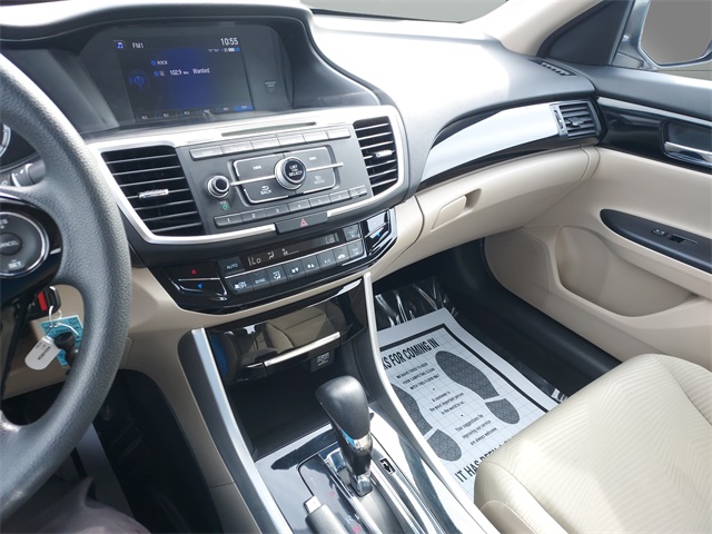 2017 Honda Accord LX photo 15