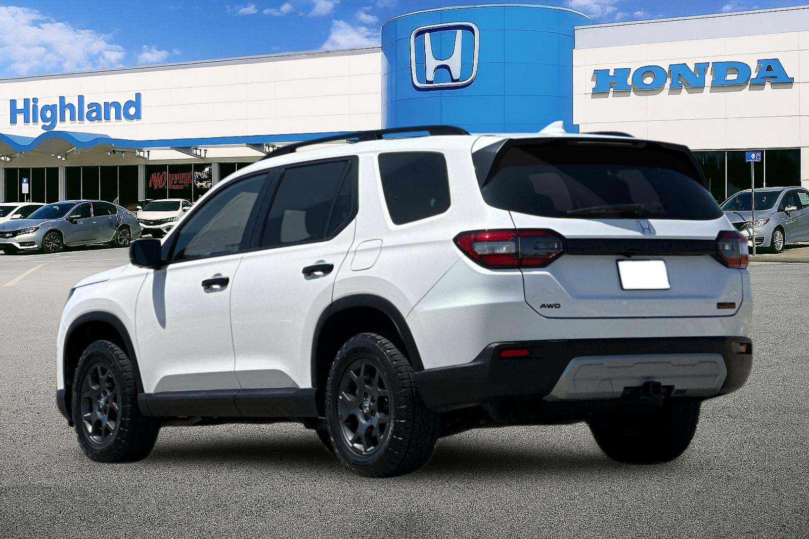 2025 Honda Pilot TrailSport photo 3