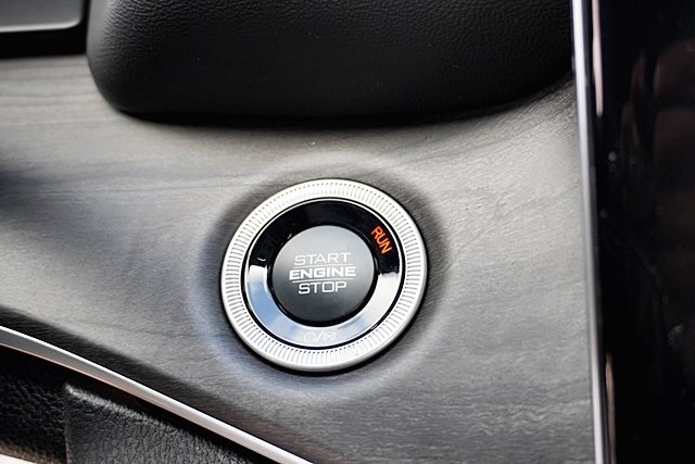 New 2025 Baltic Gray Metallic Clear-Coat Exterior Paint Jeep Limited image 36