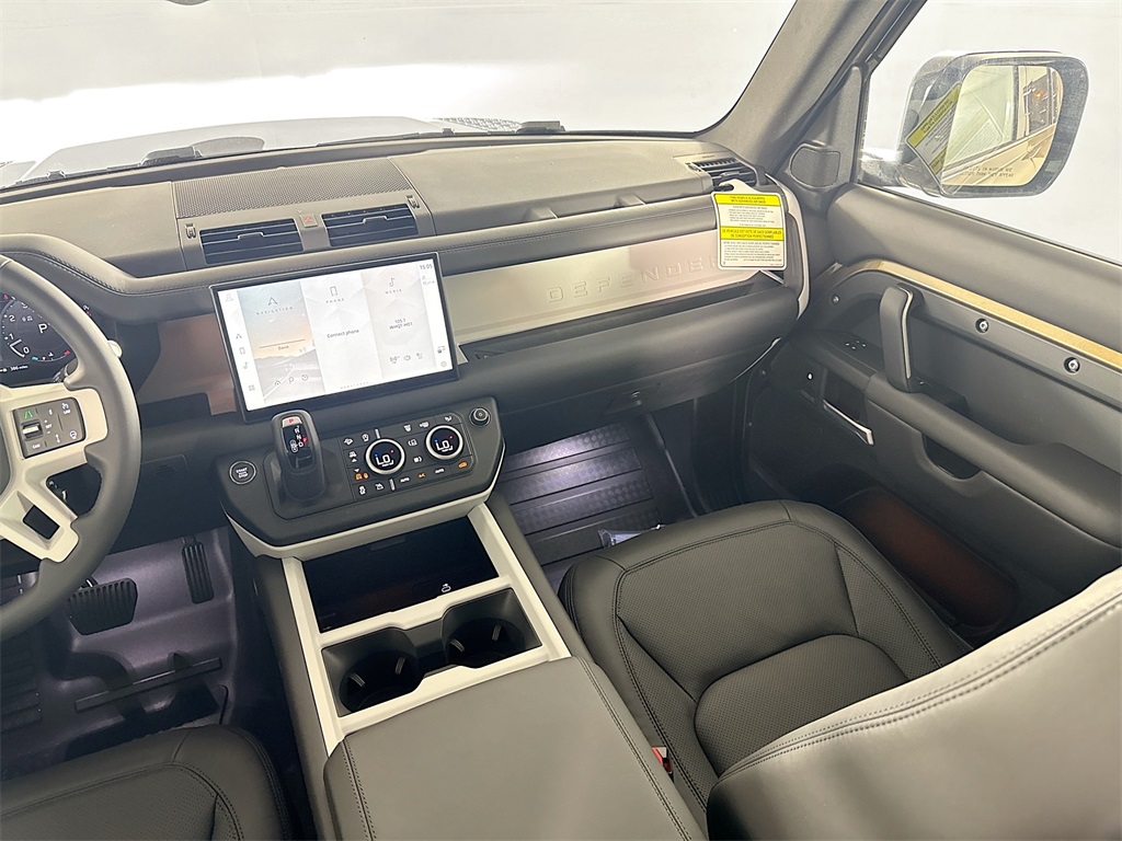 2025 Land Rover Defender 110 X-Dynamic SE photo 19