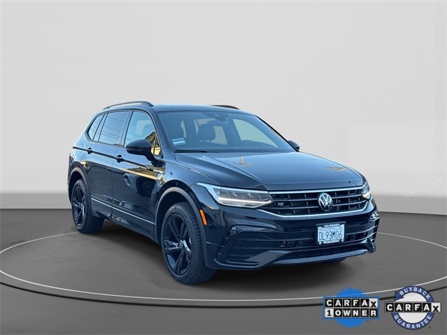 2024 Volkswagen Tiguan SE R-LINE BLACK's photo