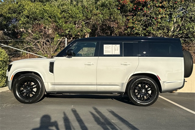 2023 Land Rover Defender 130 S photo 2