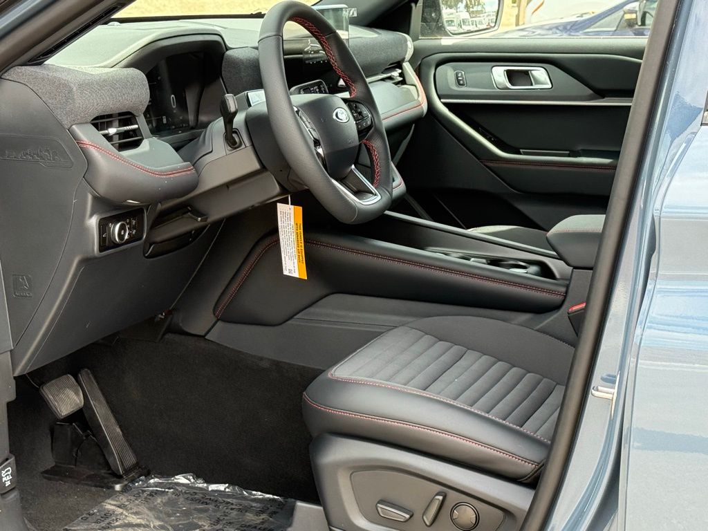 2025 Ford Explorer ST-Line photo 3