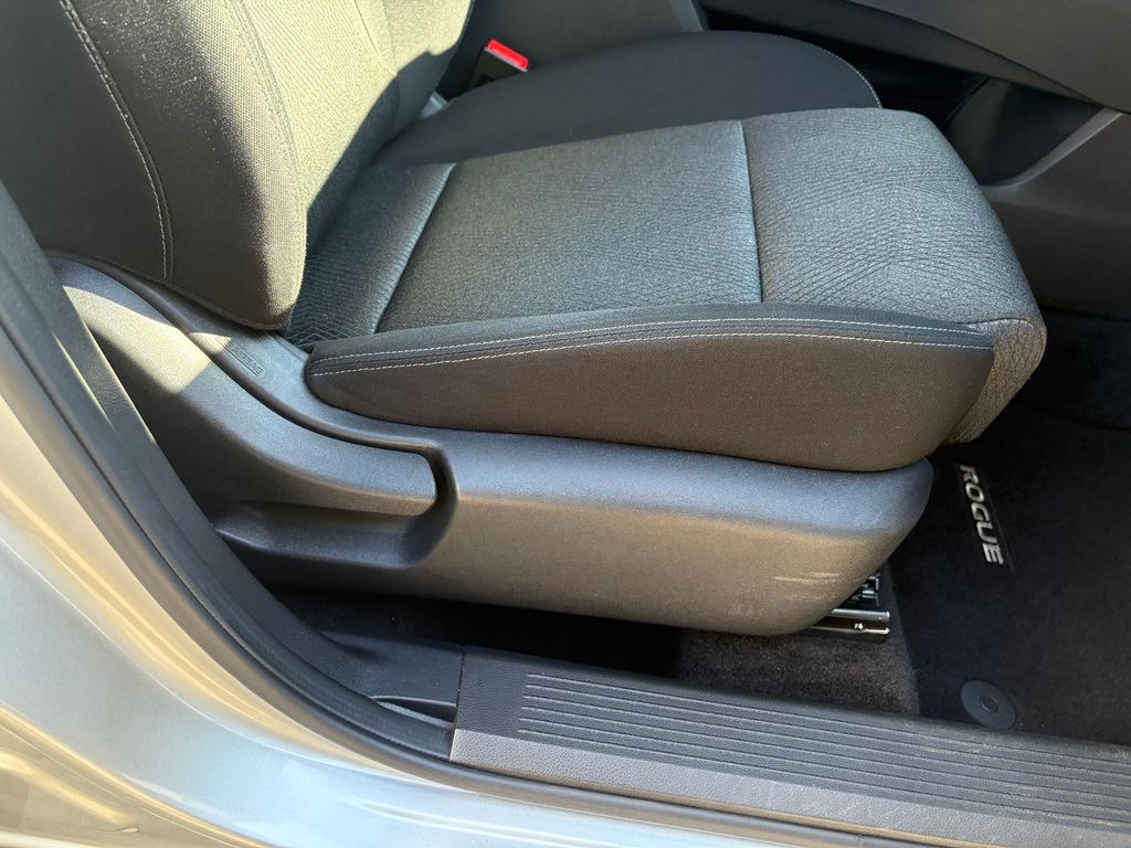2024 Nissan Rogue SV photo 21