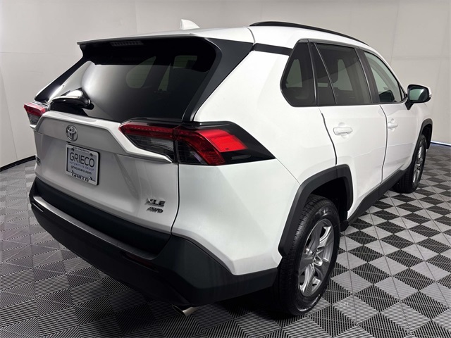 2022 Toyota RAV4 XLE photo 6