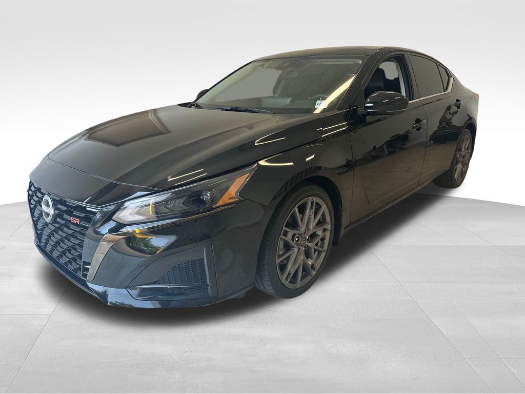 2023 Nissan Altima SR photo 3