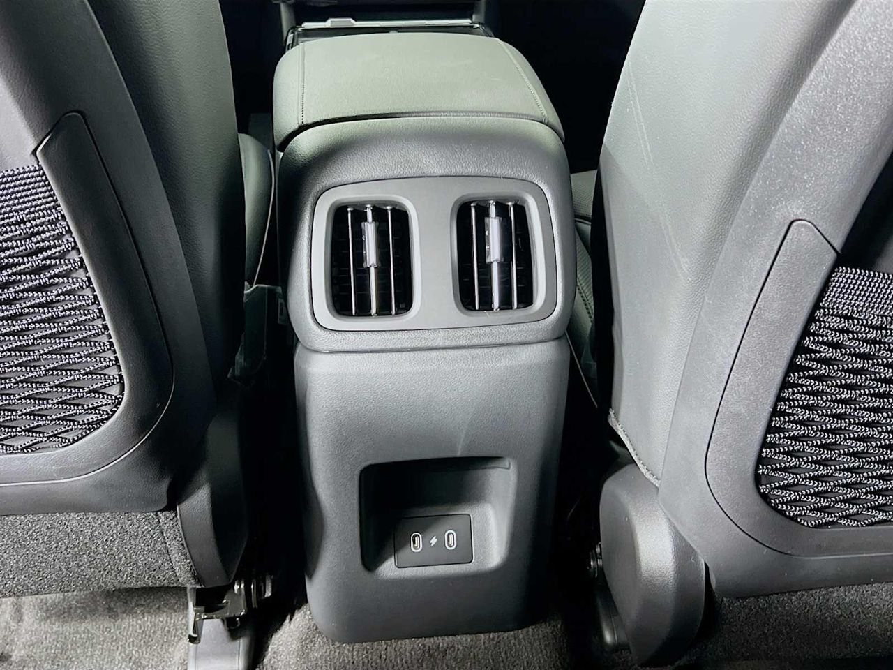 2025 Hyundai Tucson Hybrid Limited photo 11