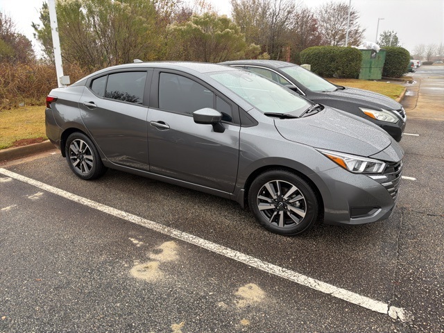 2024 Nissan Versa 1.6 SV photo 2