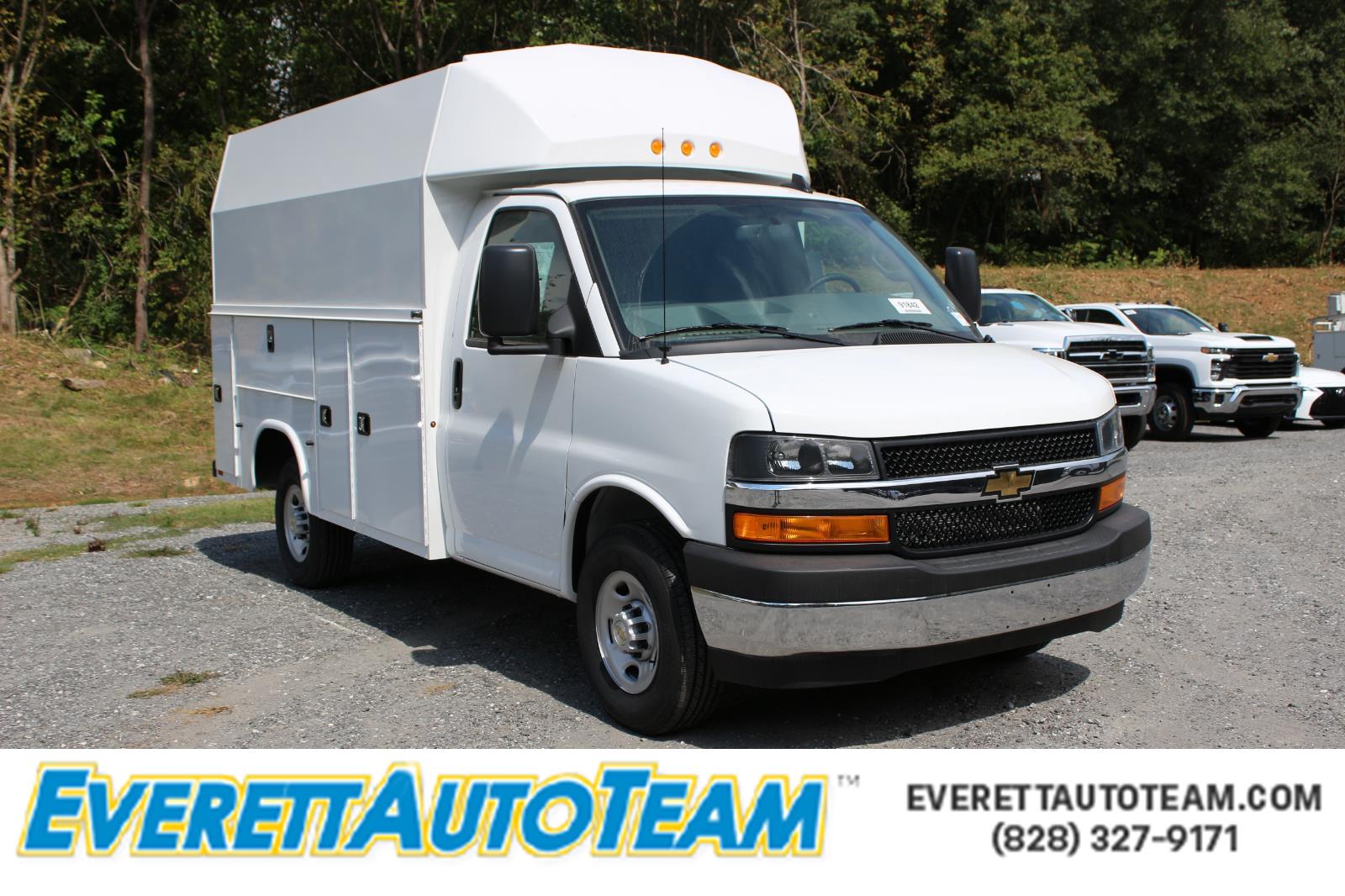 2025 Chevrolet Express Cutaway Base's photo