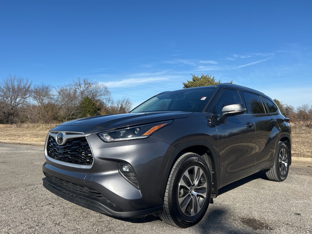 2021 Toyota Highlander XLE's photo