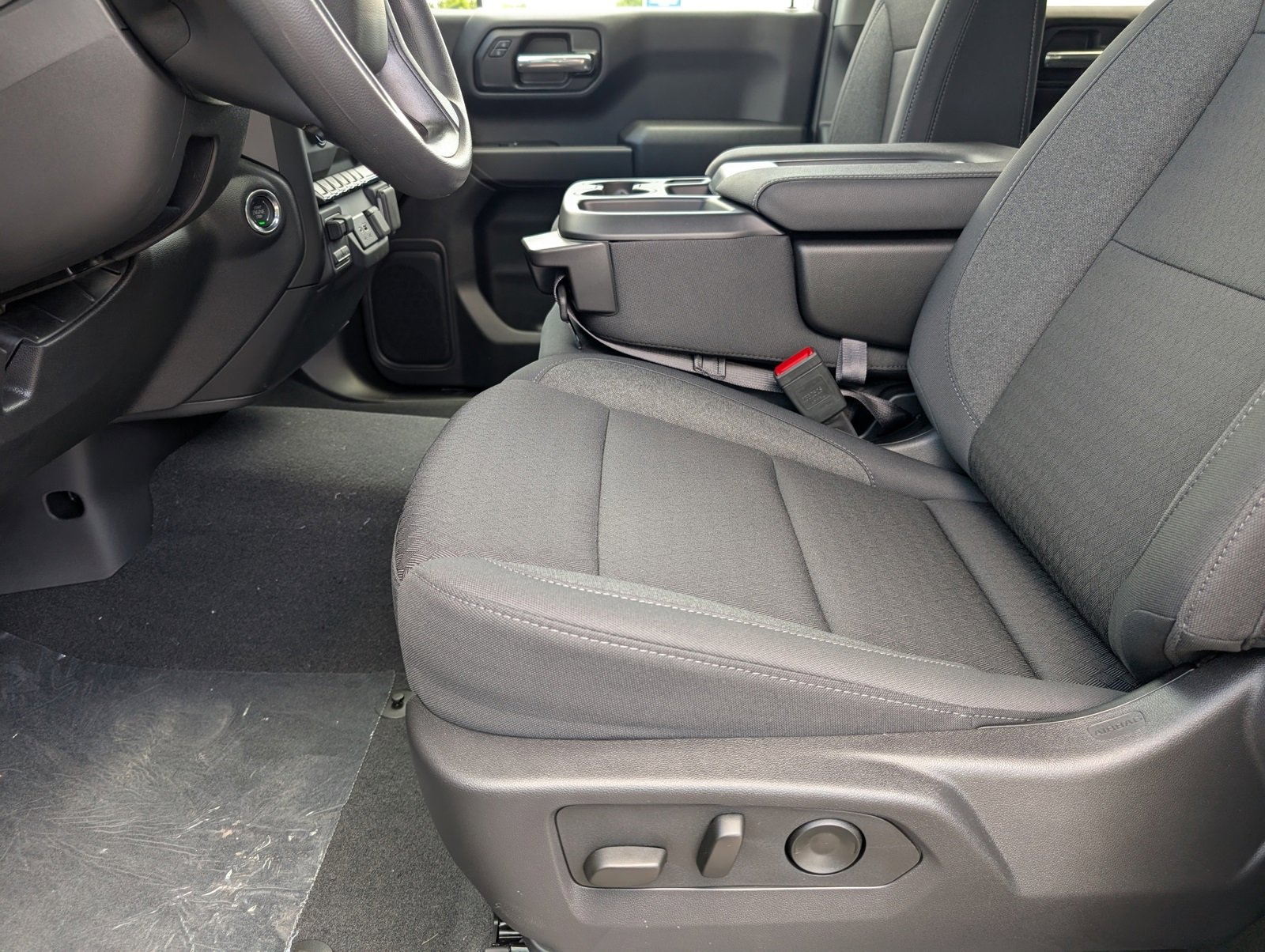 2025 Chevrolet Silverado 1500 Custom photo 4