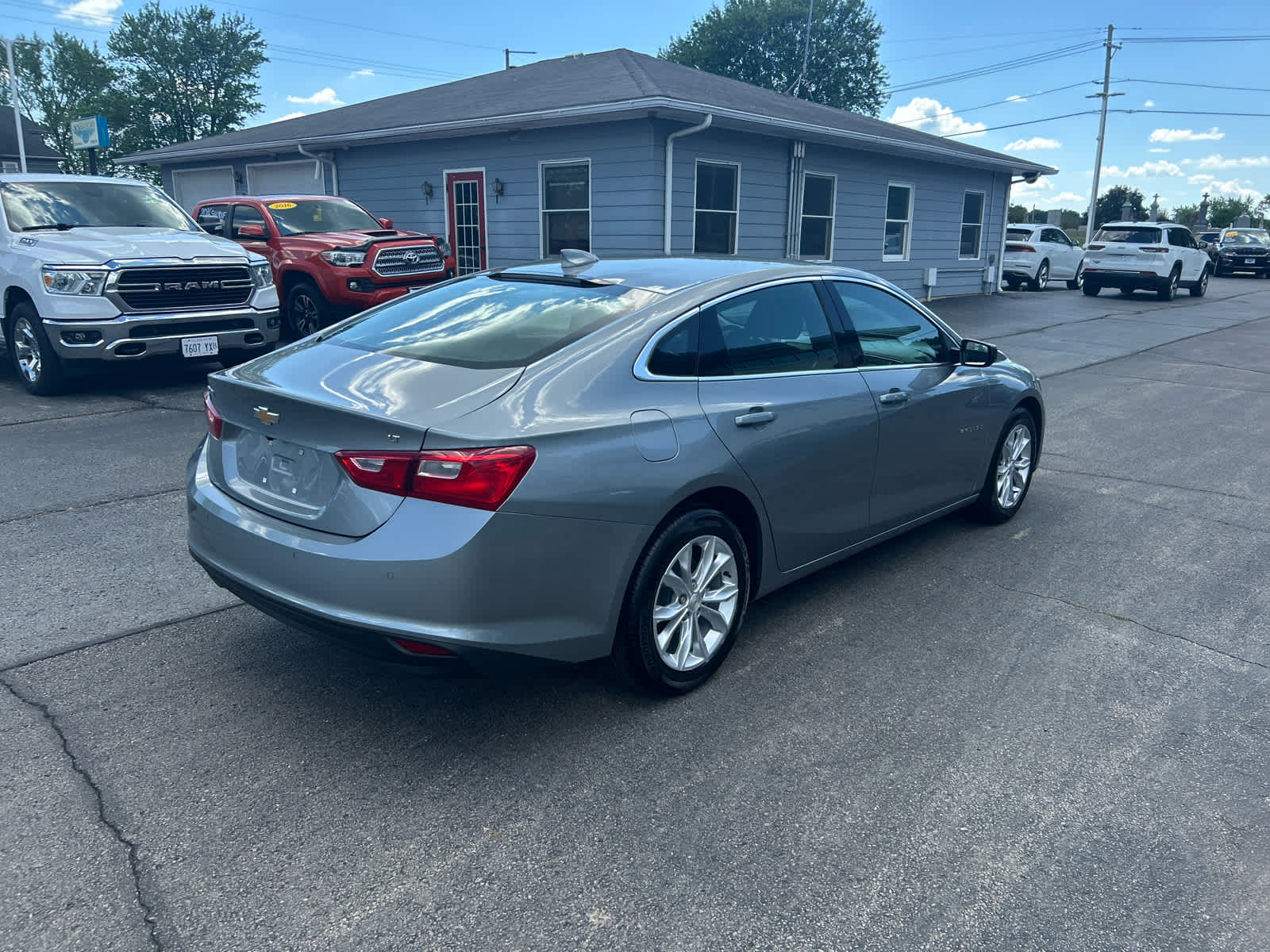 2024 Chevrolet Malibu 1LT photo 3
