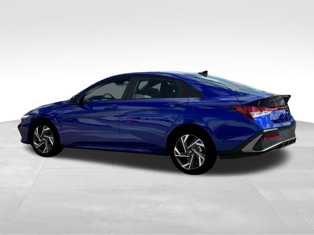 2025 Hyundai Elantra SEL Sport photo 4