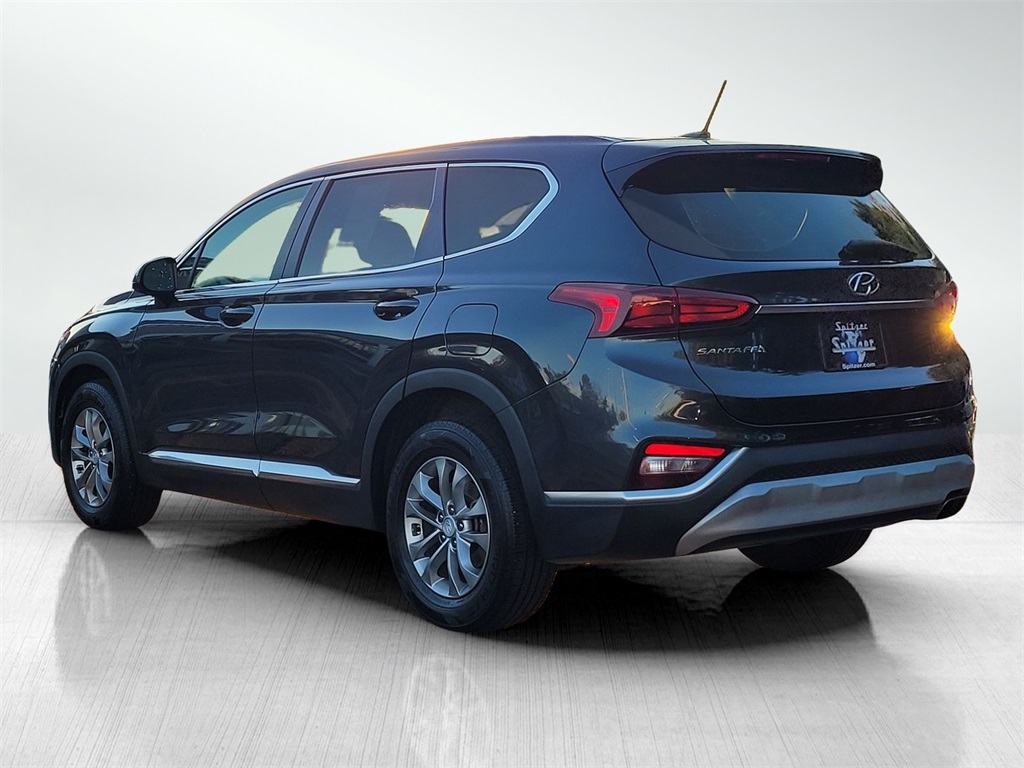 2020 Hyundai Santa Fe SE photo 4