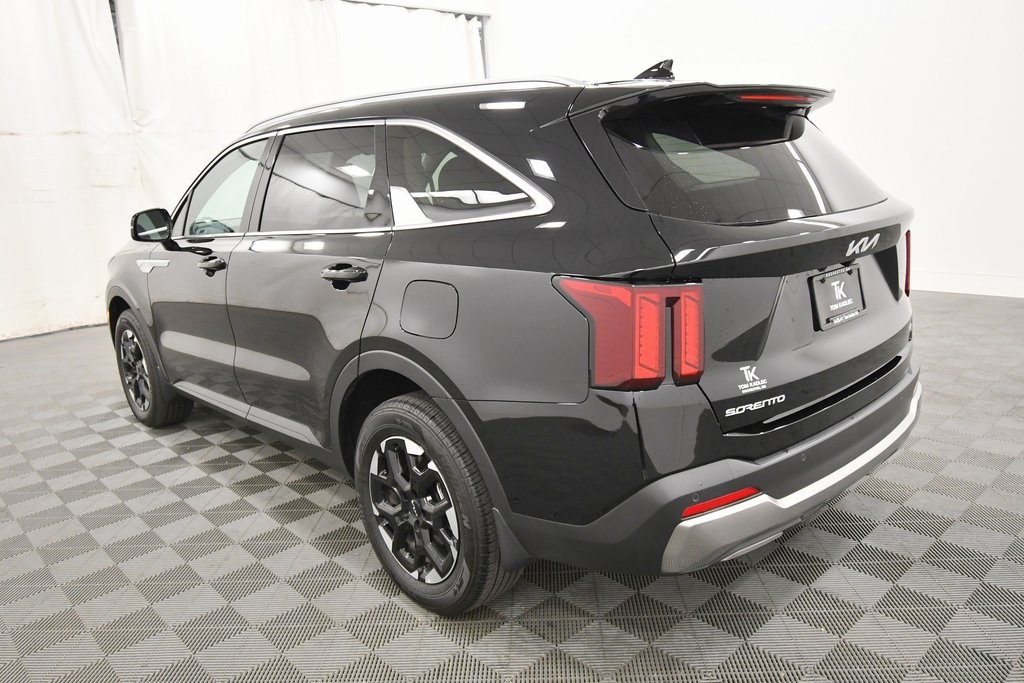 2025 Kia Sorento S photo 2