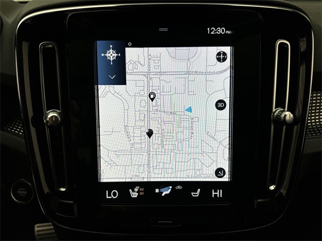 2022 Volvo XC40 R-Design photo 10