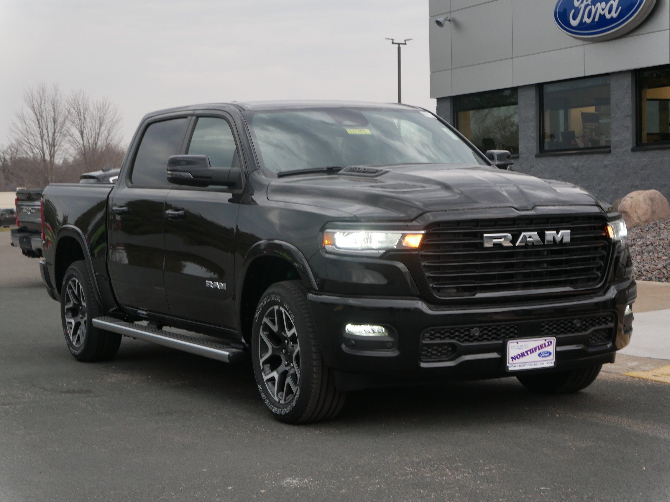 2025 Ram 1500 Laramie photo 2
