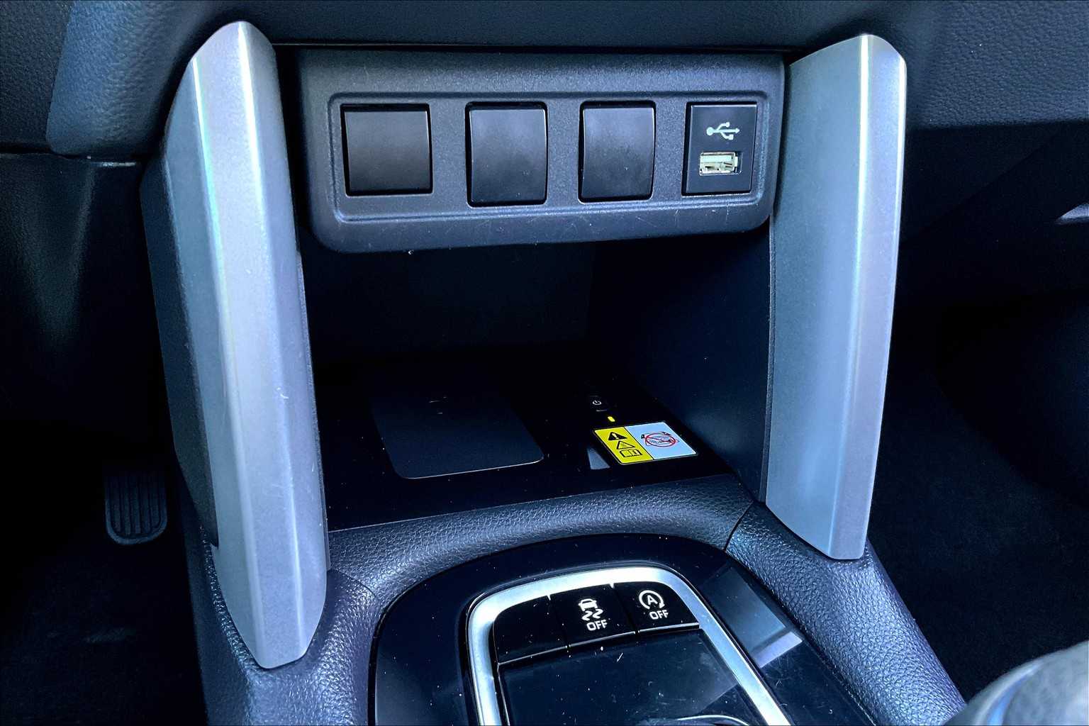 2022 Toyota Corolla Cross LE photo 32