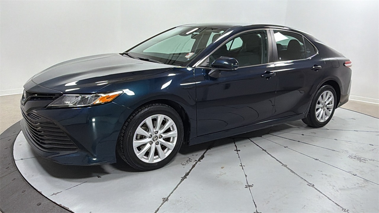 2020 Toyota Camry LE's photo