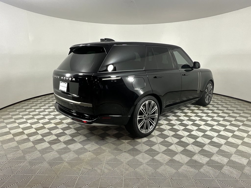 2025 Land Rover Range Rover SE photo 3